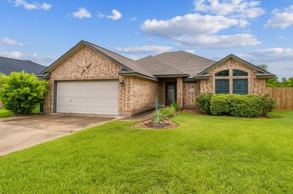 1040 Cardinal DR, Richwood, TX 77566