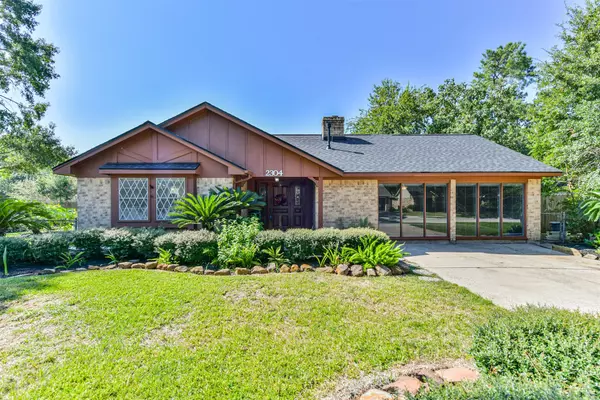 2304 Lynn DR, Pearland, TX 77581