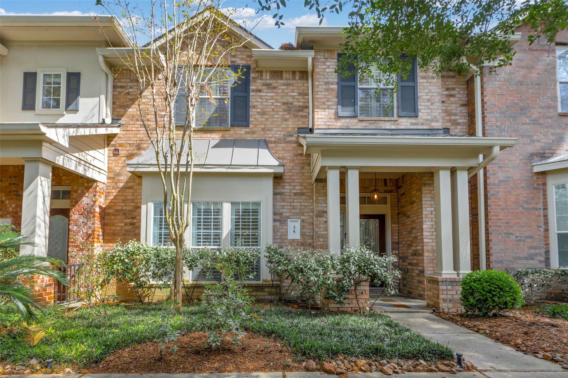 35 Medley LN,  The Woodlands,  TX 77382