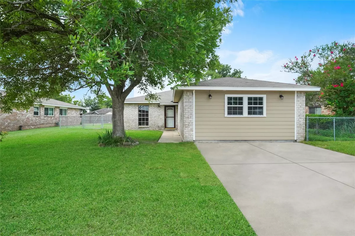 Angleton, TX 77515,205 Bert ST