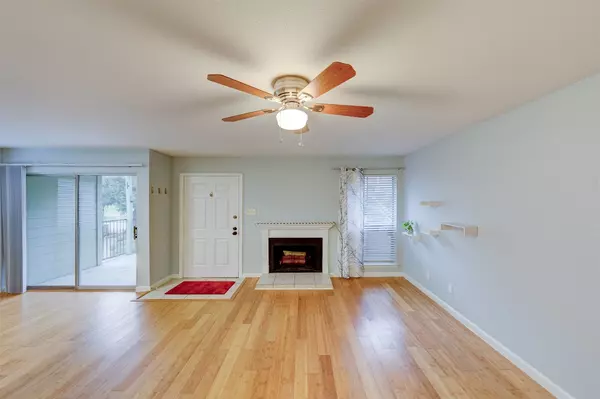 Webster, TX 77058,18800 Egret Bay BLVD #201