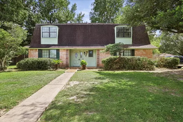 3335 Old Castle LN, Pinehurst, TX 77630