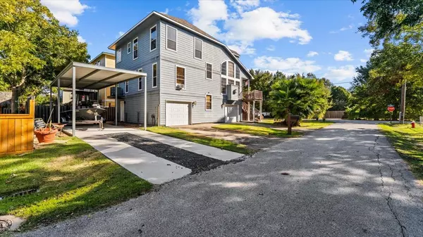 Kemah, TX 77565,616 E Shore DR