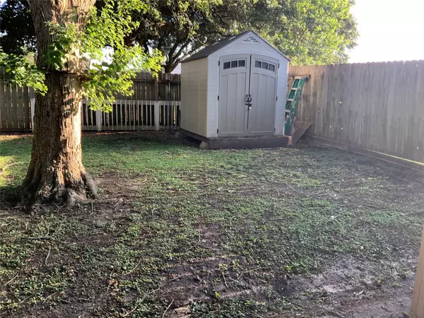 Baytown, TX 77520,1205 E Fayle ST