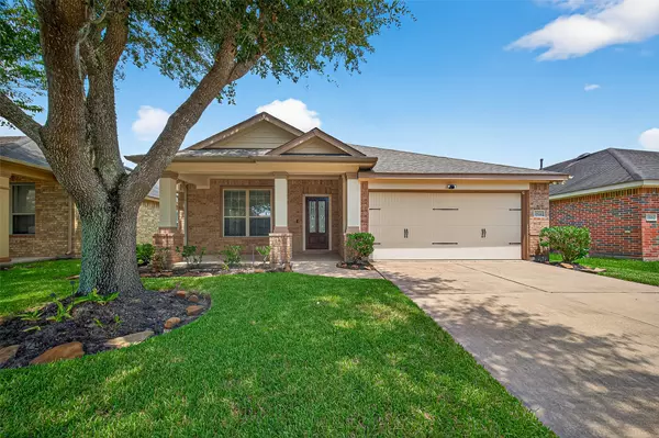 1922 Lansing Cove DR, Fresno, TX 77545
