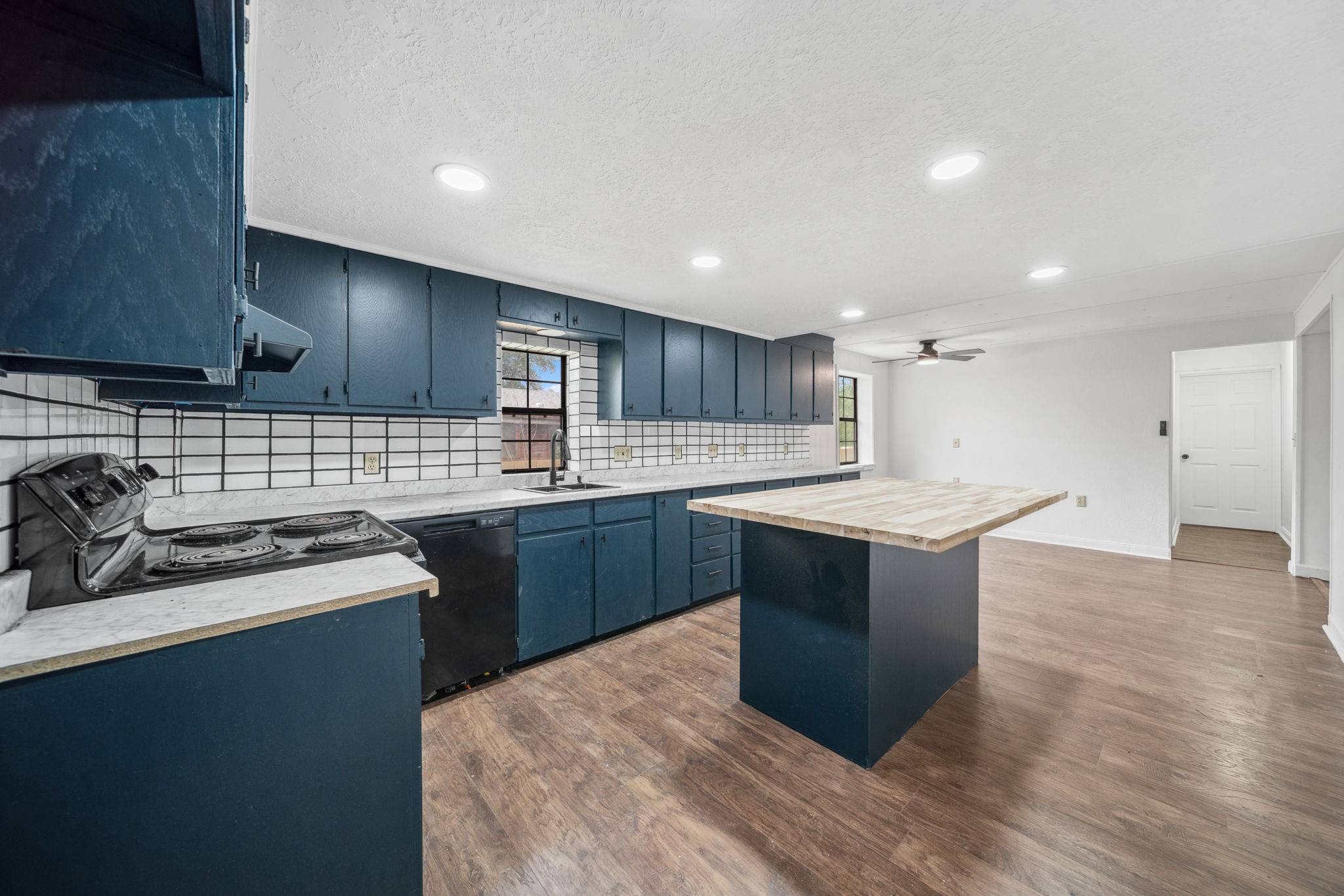 Highlands, TX 77562,101 Dana DR