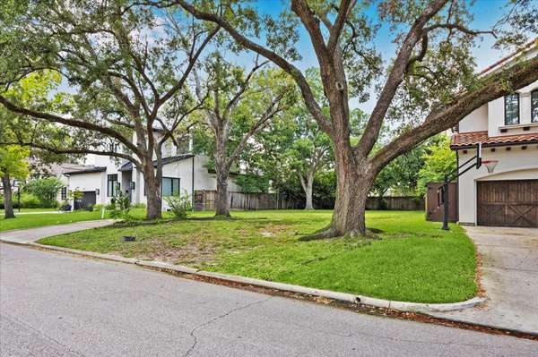 5541 HUISACHE, Bellaire, TX 77401