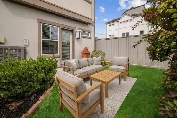 Houston, TX 77008,803 Algona AVE