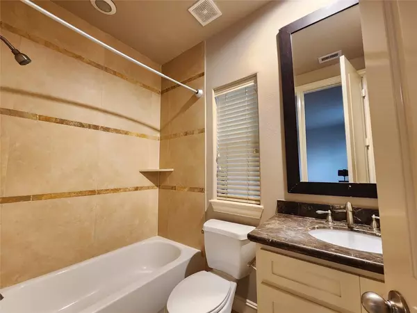 Houston, TX 77007,3205 Center ST