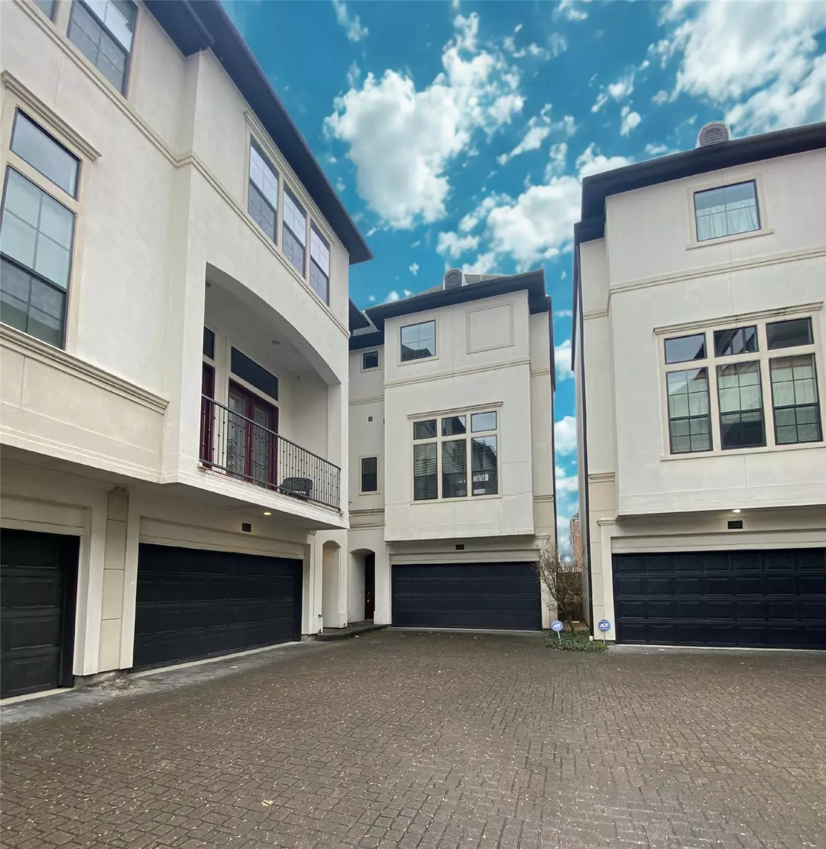 Houston, TX 77007,3205 Center ST