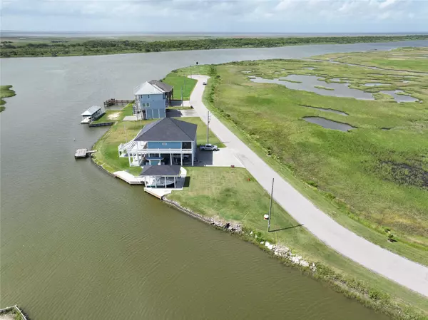 1301 Lagoon DR, Crystal Beach, TX 77650