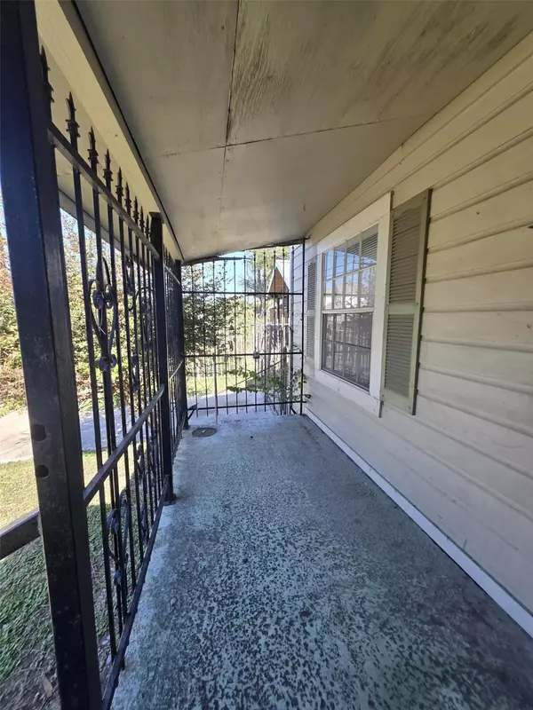 Houston, TX 77011,524 N Super ST