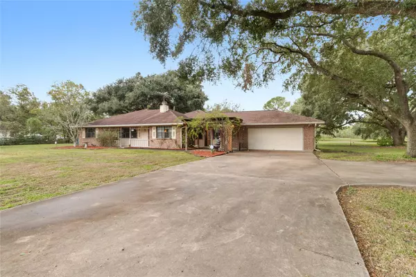 8401 Thompson RD,  Highlands,  TX 77562