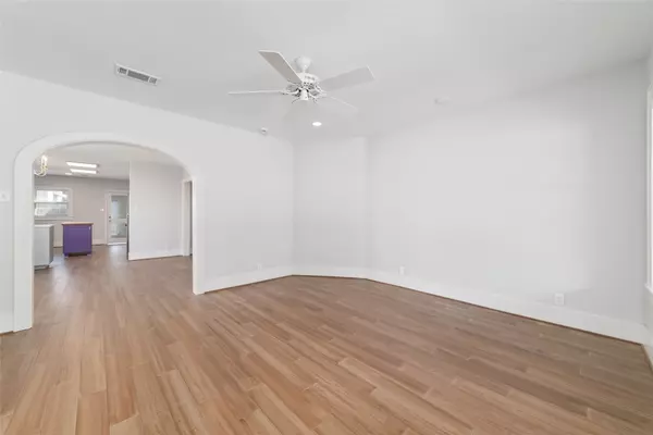 Houston, TX 77006,2907 Albany ST