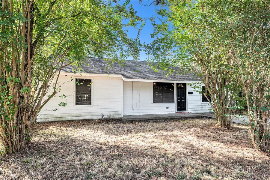 4914 Angleton ST, Houston, TX 77033