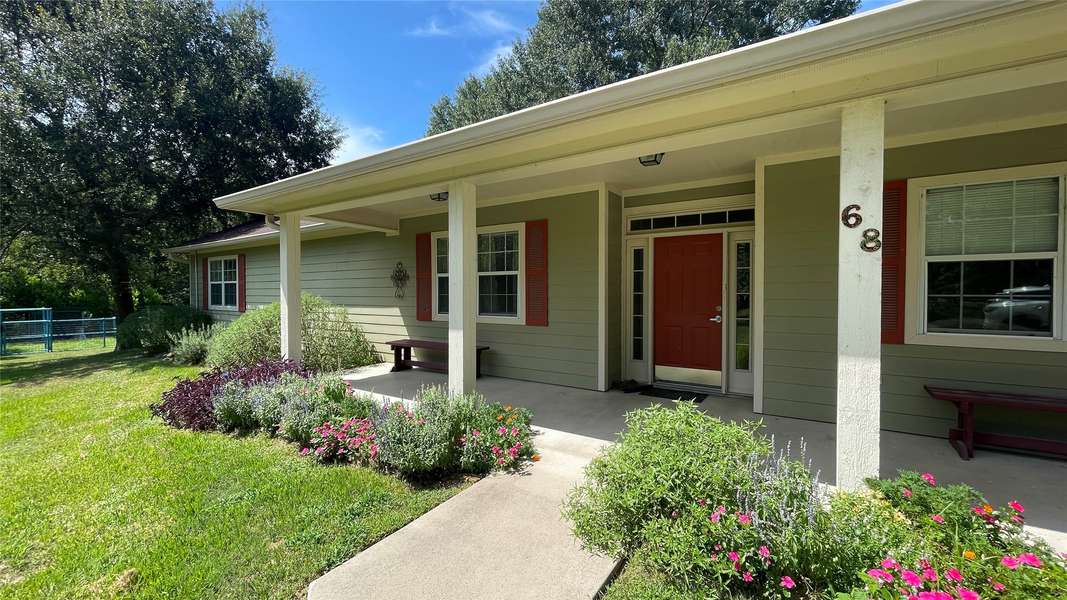 68 Lowery LN, Huntsville, TX 77320