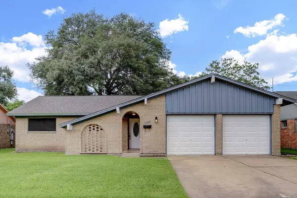 10022 Belfast RD, La Porte, TX 77571