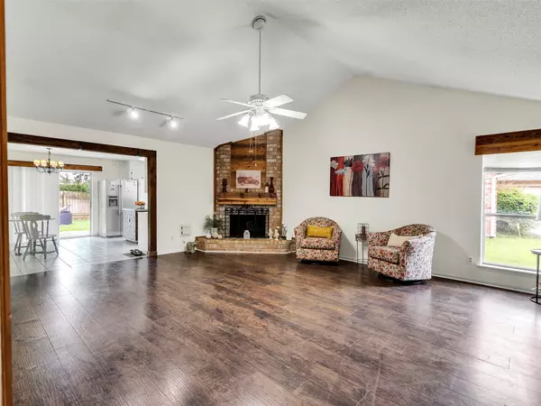402 Heathgate DR, Houston, TX 77062