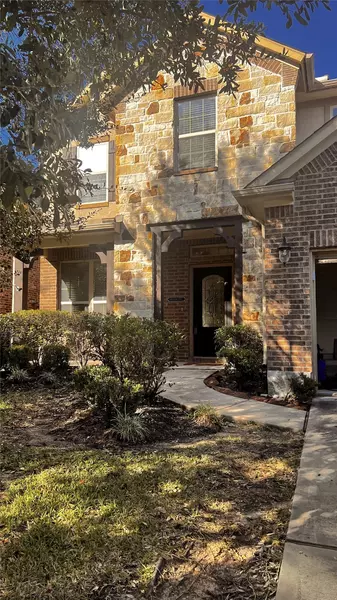 208 Forest Peak WAY, Montgomery, TX 77316