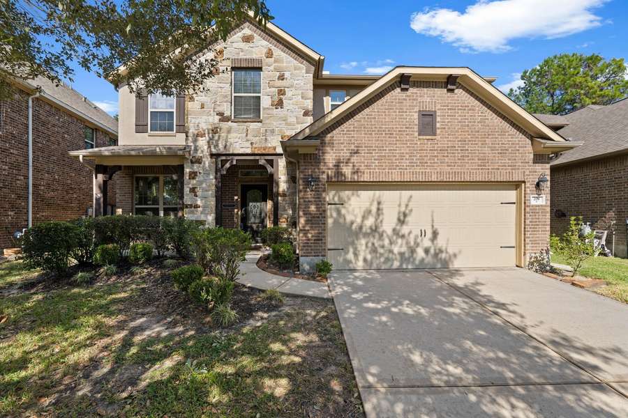 208 Forest Peak WAY, Montgomery, TX 77316