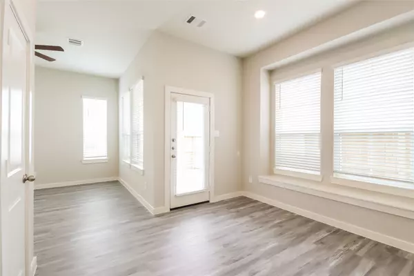 Tomball, TX 77375,9835 Willow Creek Commerce DR #615