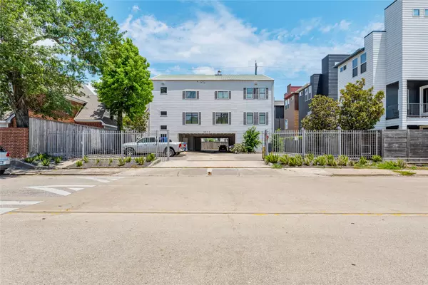 5902 Winsome LN, Houston, TX 77057