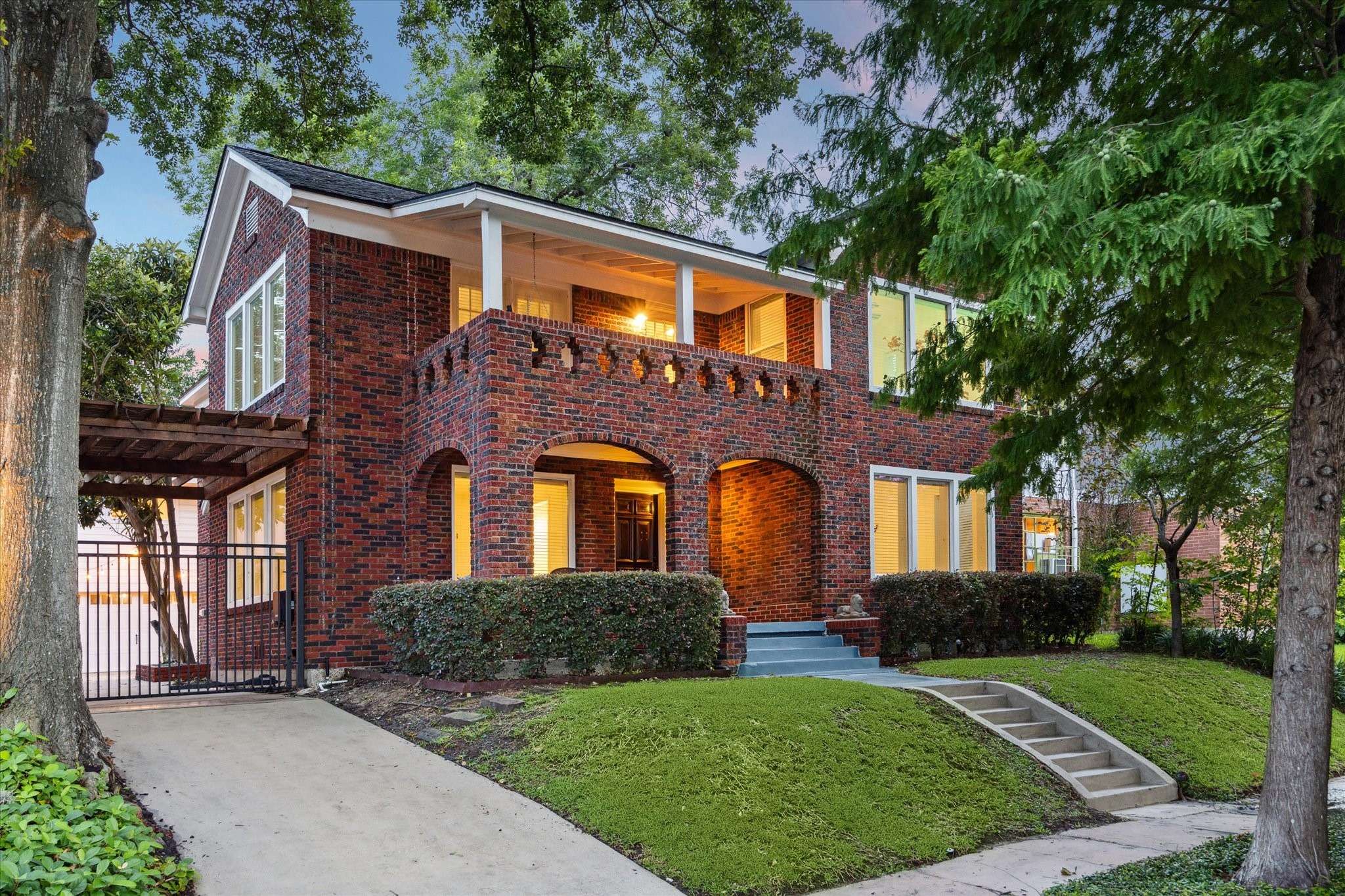 1973 W Mc Kinney ST,  Houston,  TX 77019
