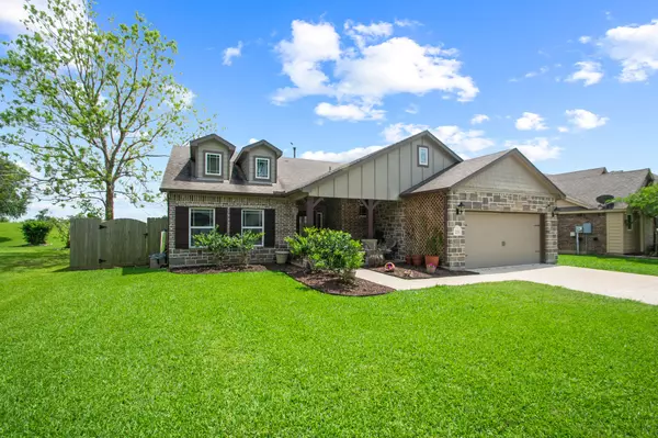 233 Twin Lakes BLVD, West Columbia, TX 77486