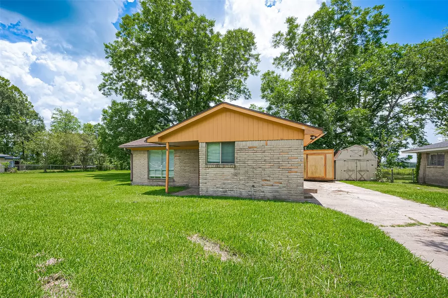 208 Sunset Heights AVE, Dayton, TX 77535