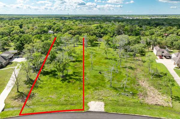 32718 Bayou BND, Richwood, TX 77531