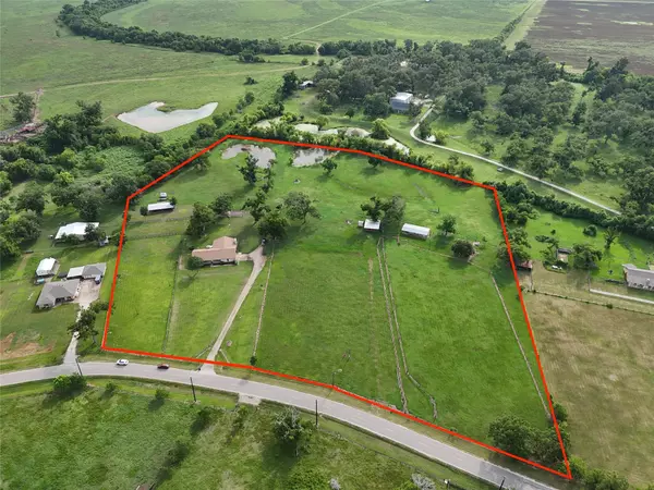 3818 County Road 36, Angleton, TX 77515