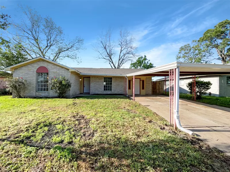 5206 Fairgreen LN, Houston, TX 77048