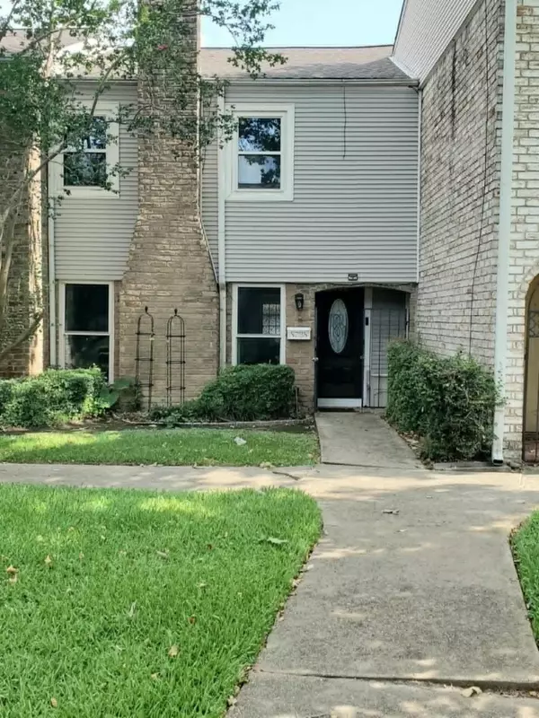 8728 Wilcrest Drive #8728, Houston, TX 77099