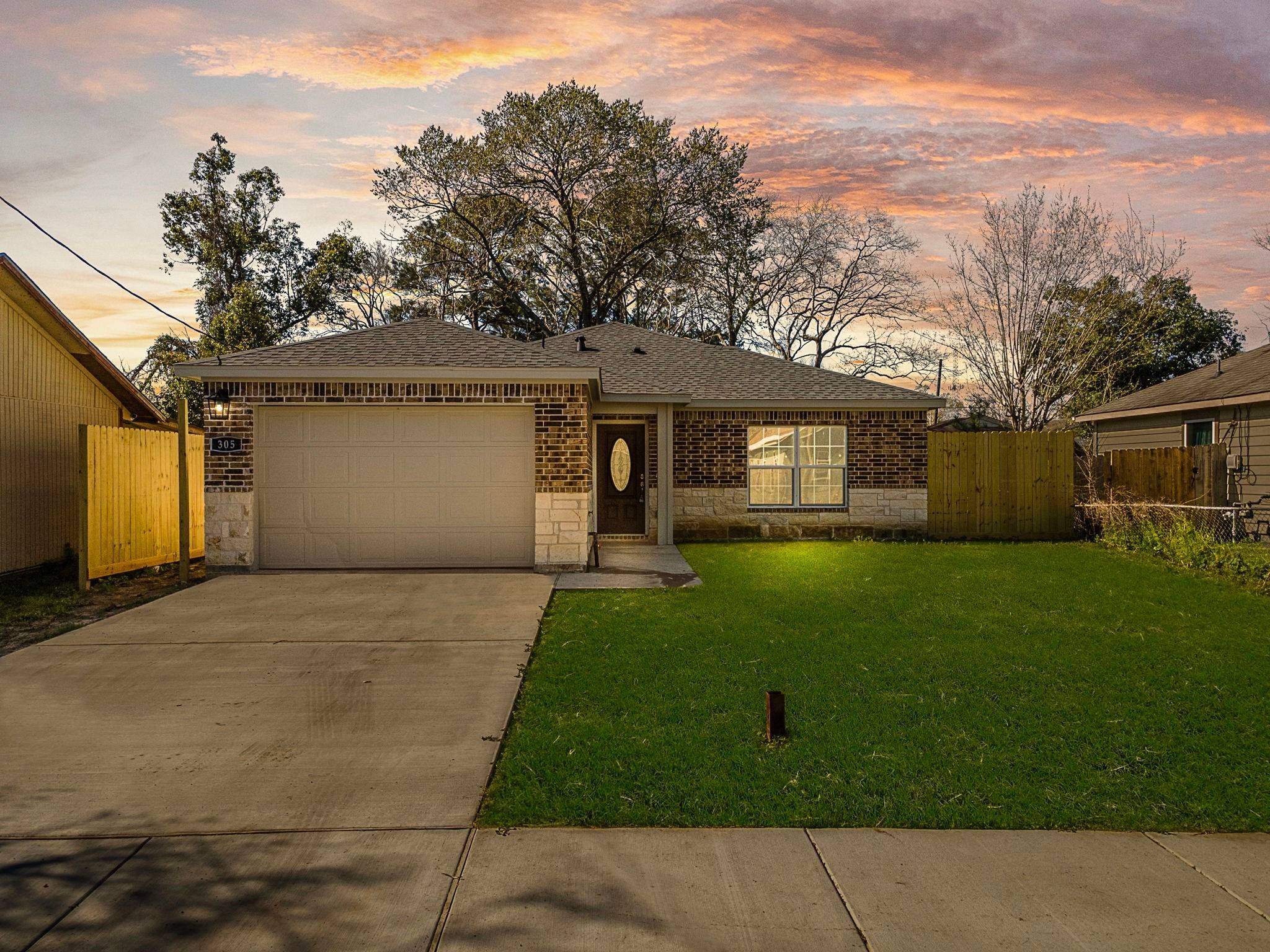 305 E Humble ST, Baytown, TX 77520