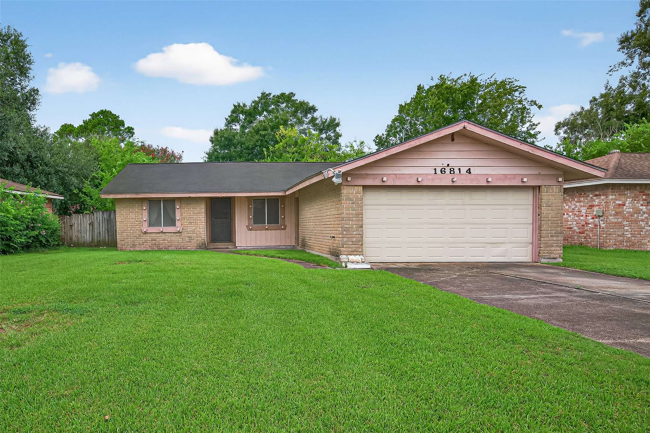 16814 Barcelona DR, Friendswood, TX 77546
