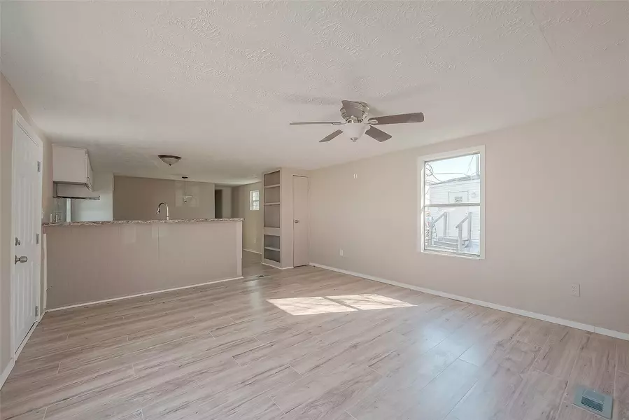 13253 Enchanted CT, Willis, TX 77318
