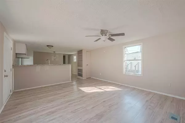 13253 Enchanted CT, Willis, TX 77318