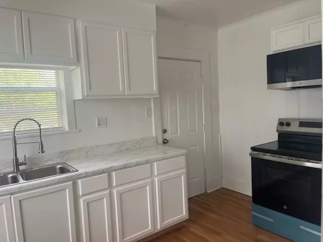 718 W 4th ST, Freeport, TX 77541
