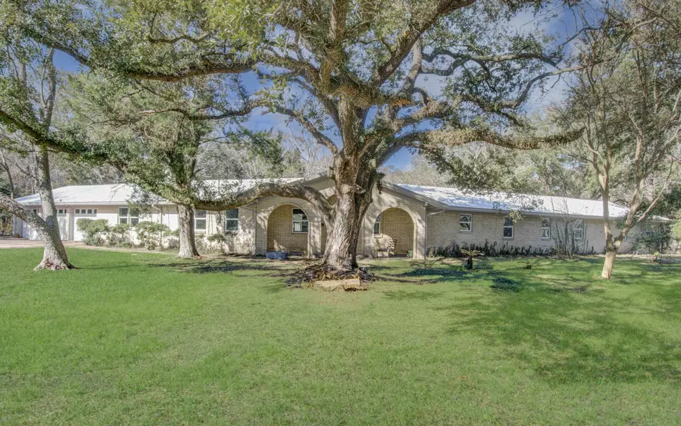 4029 County Road 326, Alvin, TX 77511