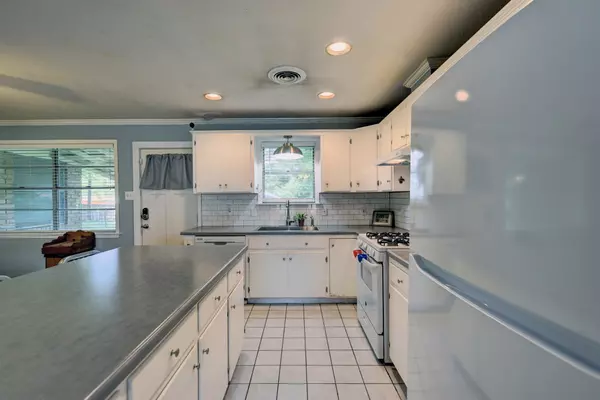 Brenham, TX 77833,204 Meadow LN