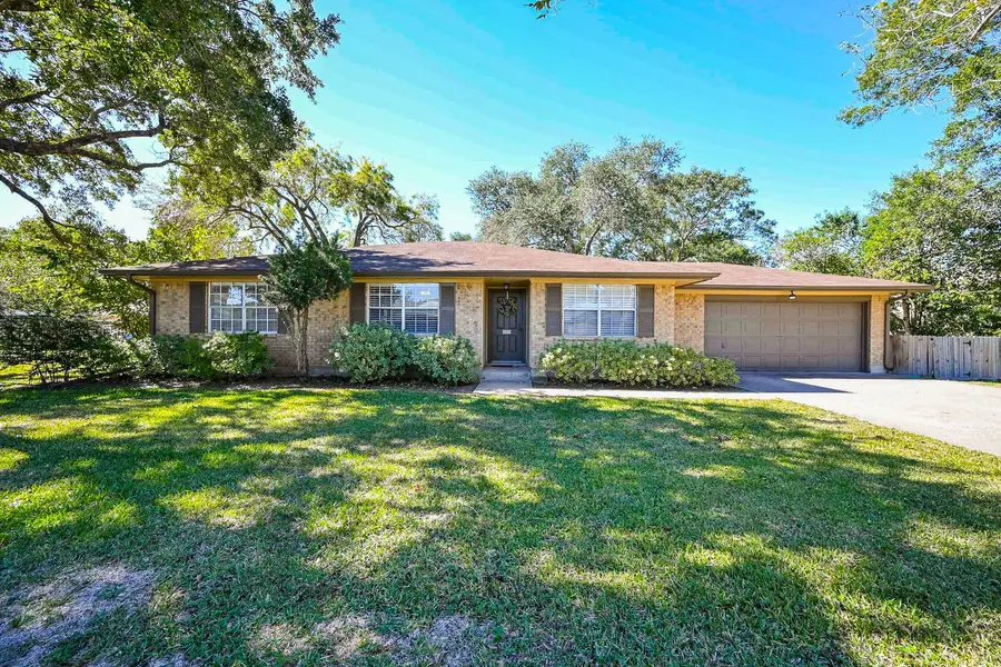 222 Behrens ST, East Bernard, TX 77435