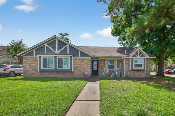 3602 Moonlite DR, Pasadena, TX 77505