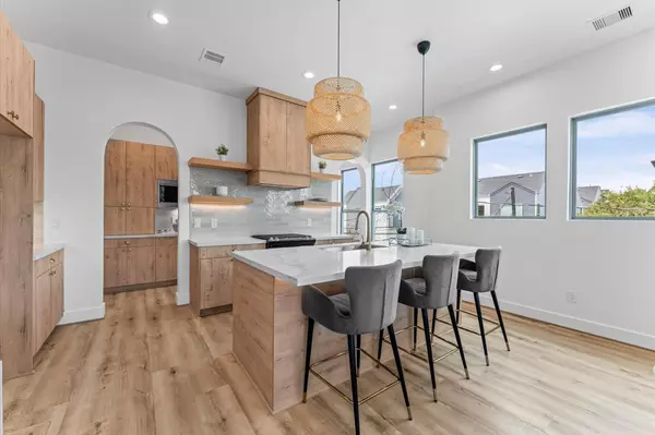 1122 W 17th ST #F, Houston, TX 77008