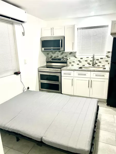8006 1/2 Avenue B unit D, Houston, TX 77012