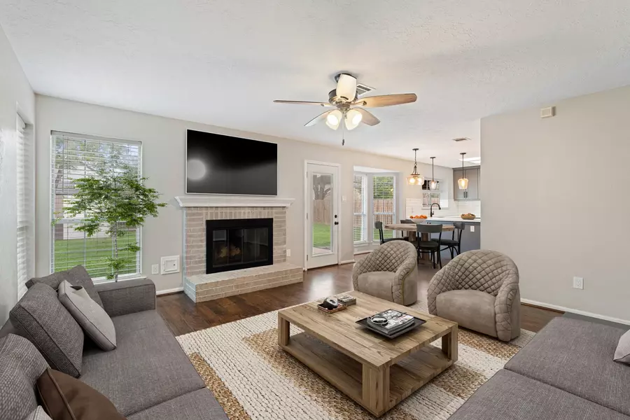 7015 Redwood Falls DR, Pasadena, TX 77505