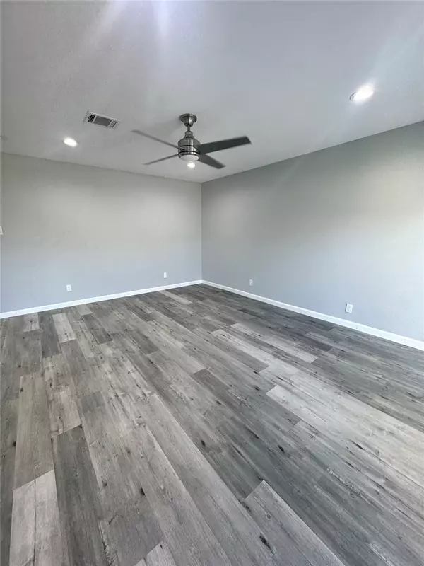 Friendswood, TX 77546,416 Avondale LN