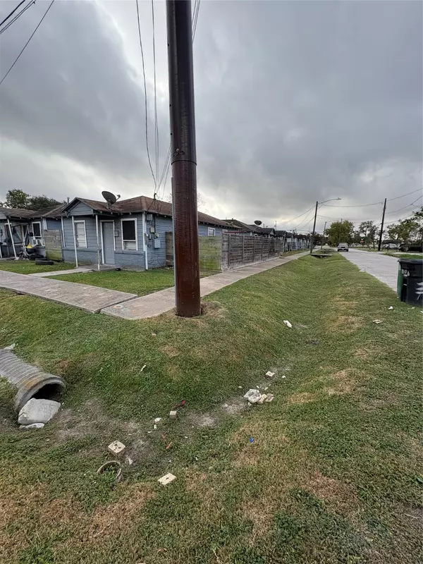 Houston, TX 77026,3102 Christie ST