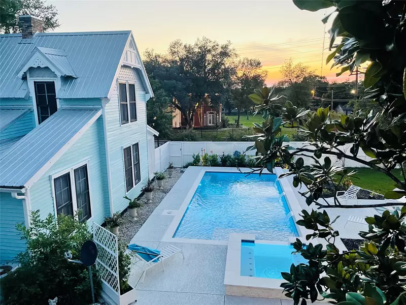 111 S Masonic ST, Bellville, TX 77418