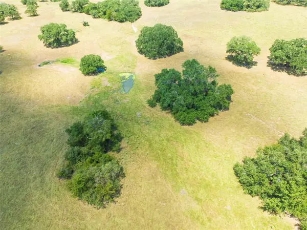 Flatonia, TX 78941,265 Boulton Creek RD