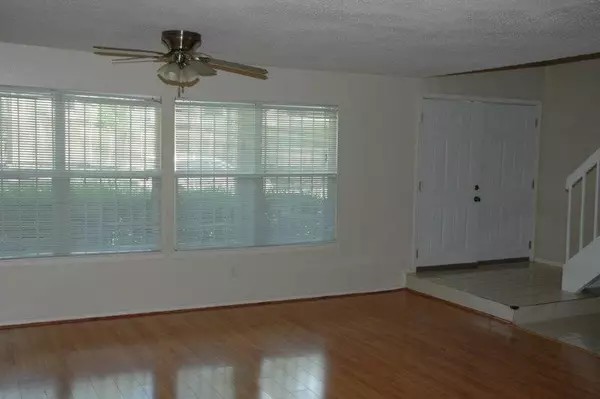 Houston, TX 77099,10325 Huntington Place DR #325